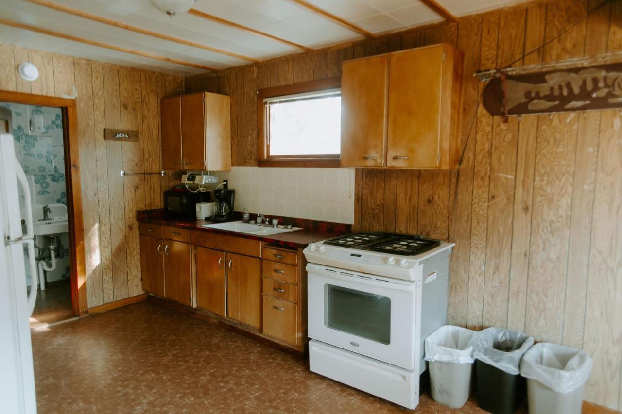 Silver Rapids Lodge & Campground Ely Экстерьер фото