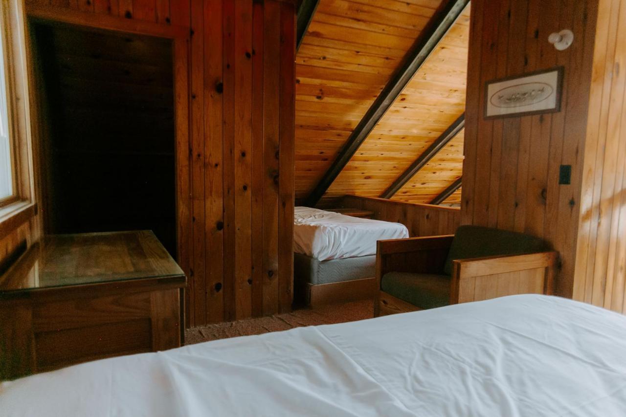 Silver Rapids Lodge & Campground Ely Экстерьер фото