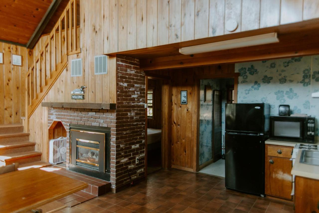 Silver Rapids Lodge & Campground Ely Экстерьер фото