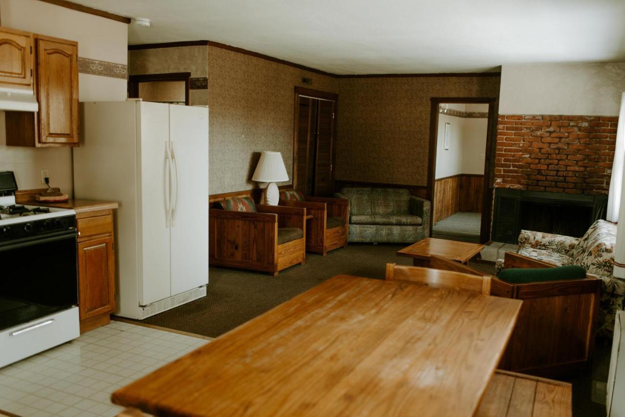 Silver Rapids Lodge & Campground Ely Экстерьер фото