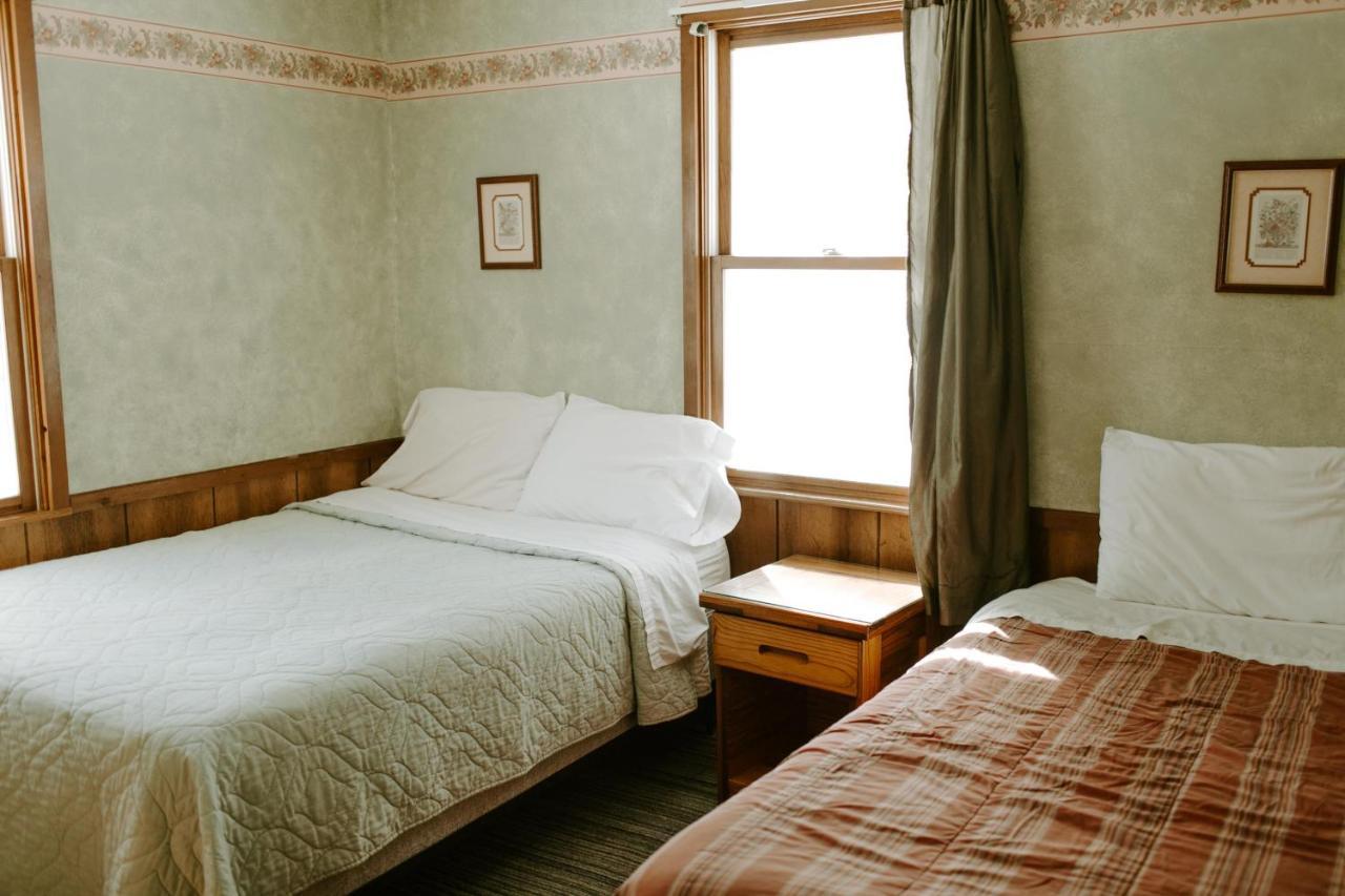 Silver Rapids Lodge & Campground Ely Экстерьер фото