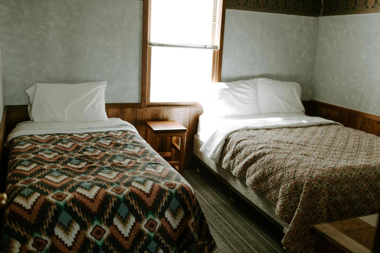 Silver Rapids Lodge & Campground Ely Экстерьер фото