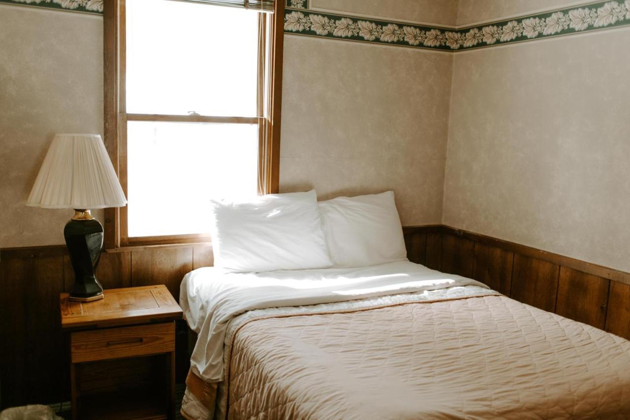 Silver Rapids Lodge & Campground Ely Экстерьер фото