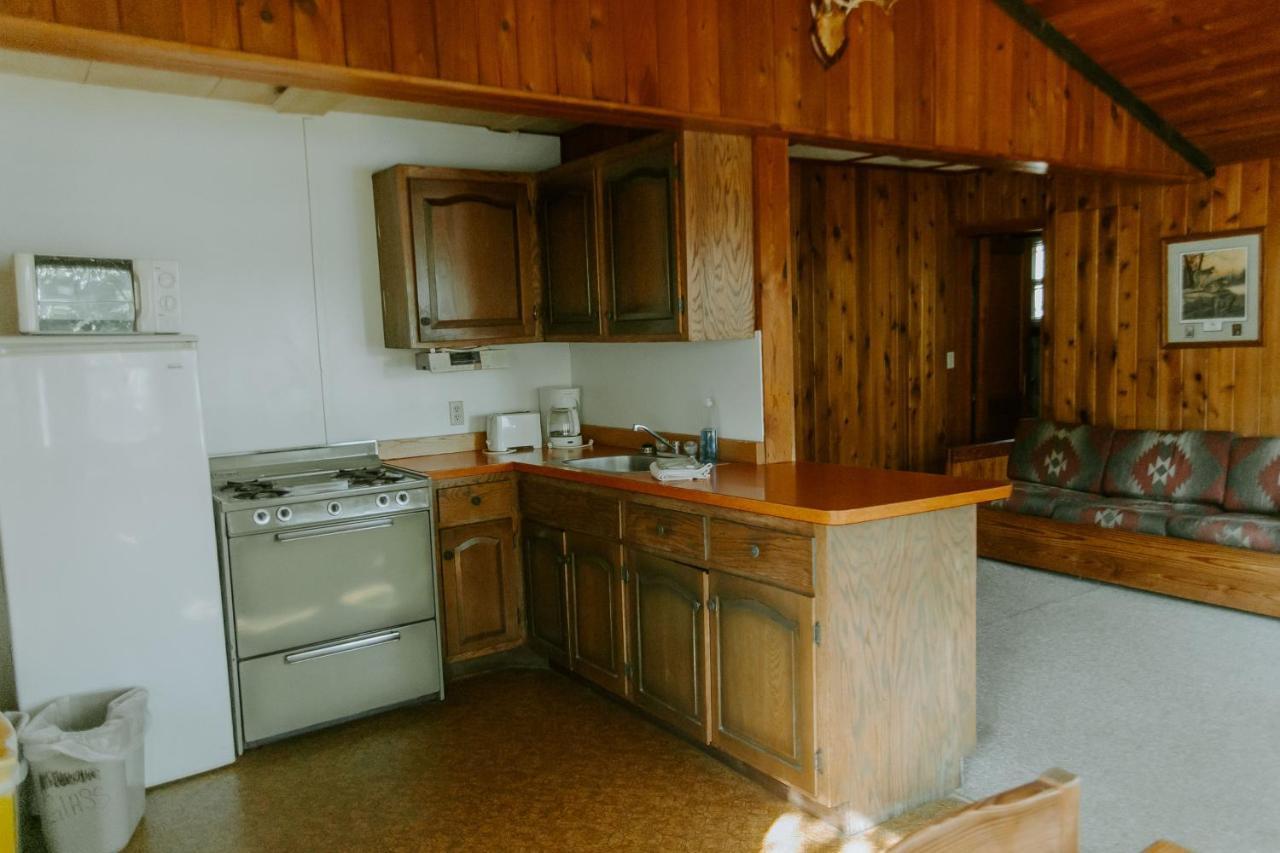 Silver Rapids Lodge & Campground Ely Экстерьер фото
